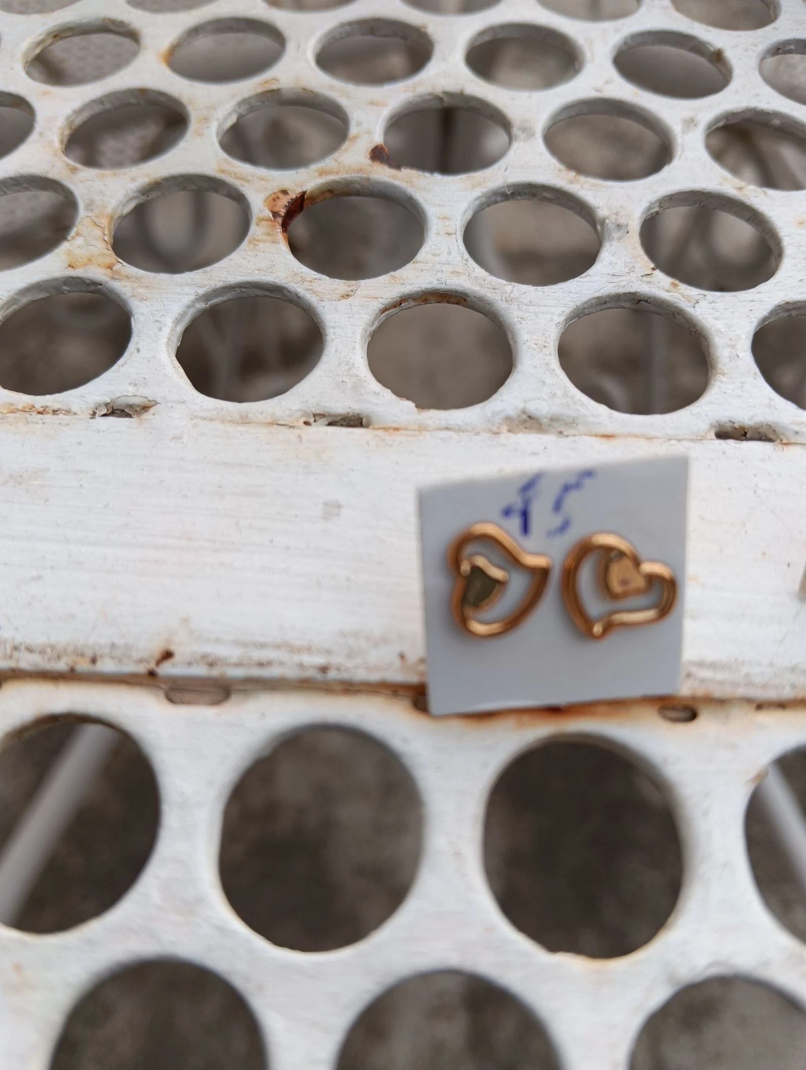 Paire de boucles d'oreilles coeurs dorés neuf 